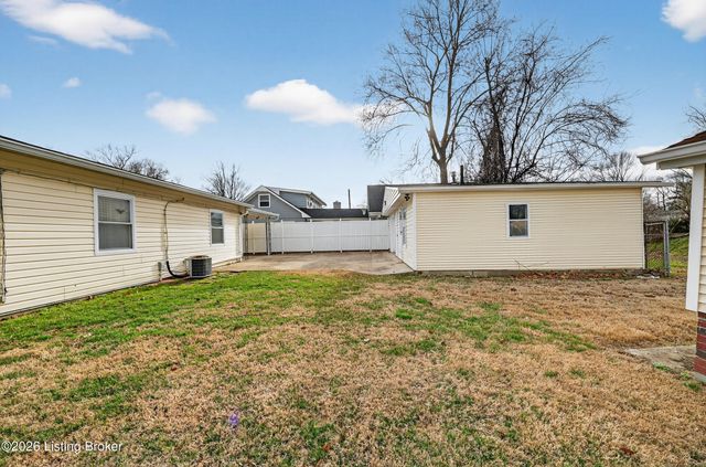 9901 Ponder Ln, Louisville, KY 40272