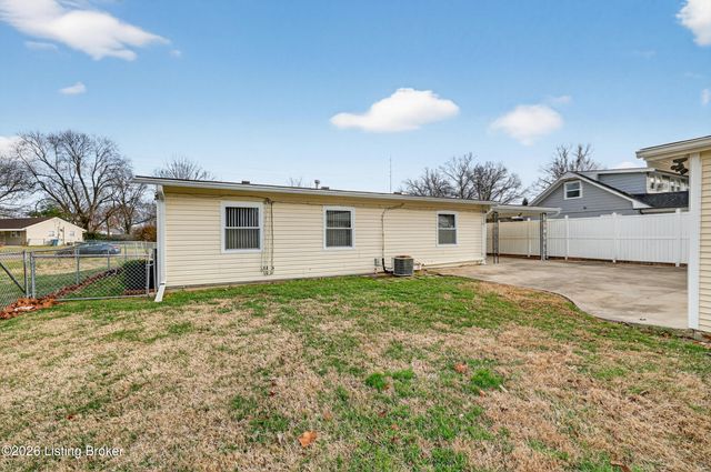 9901 Ponder Ln, Louisville, KY 40272