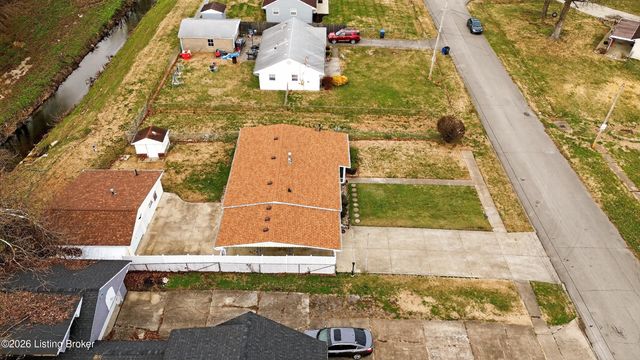 9901 Ponder Ln, Louisville, KY 40272