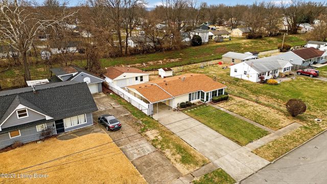 9901 Ponder Ln, Louisville, KY 40272