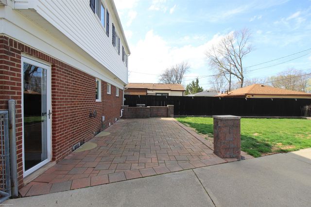 23207 Recreation Street, Saint Clair Shores, MI 48082