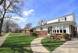 23207 Recreation Street, Saint Clair Shores, MI 48082