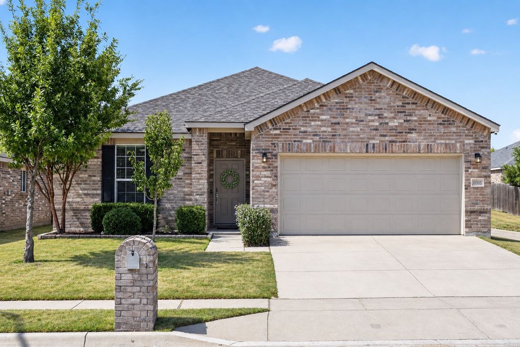 10005 Amosite Drive, Fort Worth, TX 76131 — exterior