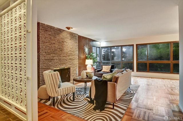 635 Parkview Circle, Pacifica, CA 94044