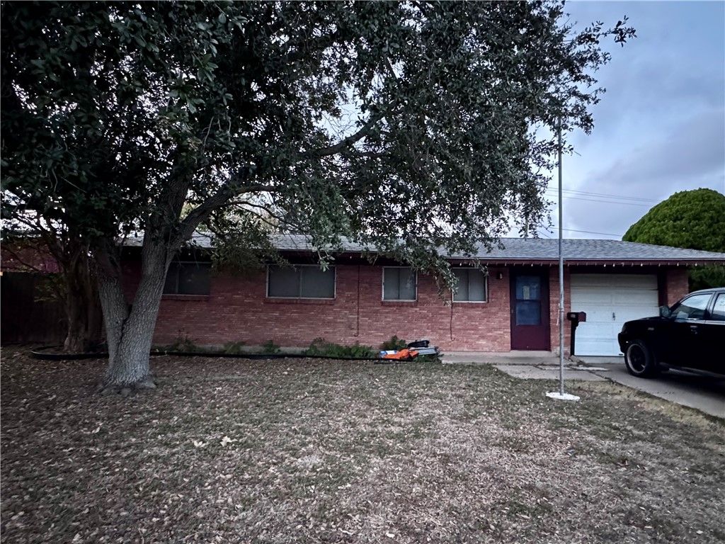 1337 Whitaker Dr, Corpus Christi, TX 78412