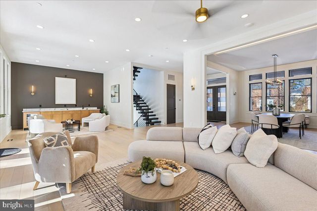 4428 ALBEMARLE ST NW, Washington, DC 20016