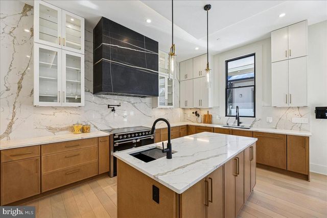 4428 ALBEMARLE ST NW, Washington, DC 20016