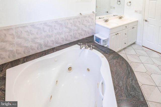 5409 EASTON DR, Springfield, VA 22151