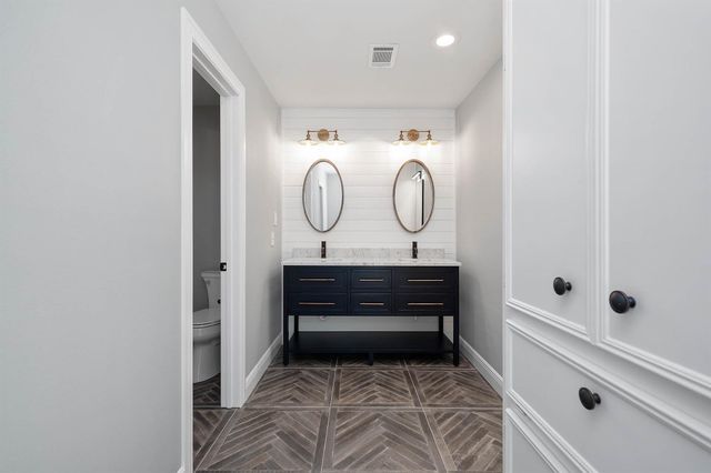 2470 Country Club Drive, Pearland, TX 77581