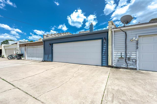 2470 Country Club Drive, Pearland, TX 77581