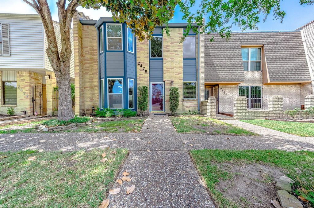 2470 Country Club Drive, Pearland, TX 77581