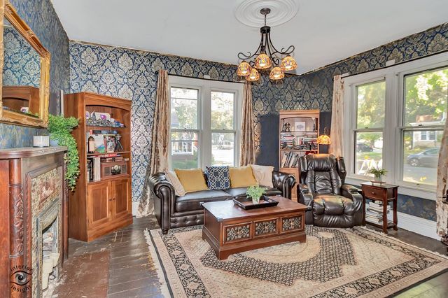 9402 Sproat Avenue, Oak Lawn, IL 60453