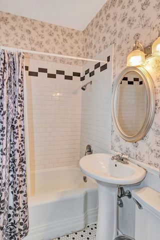 9402 Sproat Avenue, Oak Lawn, IL 60453