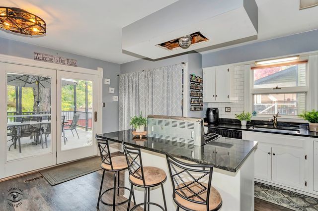 9402 Sproat Avenue, Oak Lawn, IL 60453