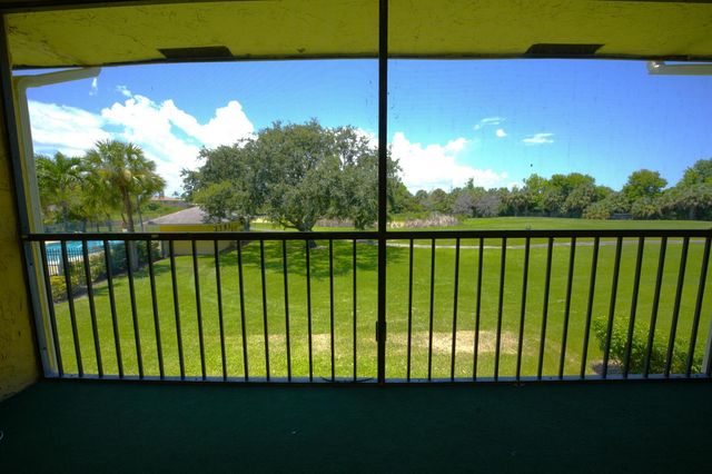 1523 Meadows Circle W, Boynton Beach, FL 33436