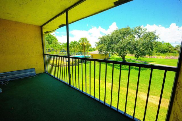 1523 Meadows Circle W, Boynton Beach, FL 33436
