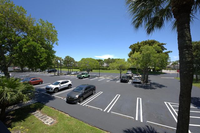1523 Meadows Circle W, Boynton Beach, FL 33436