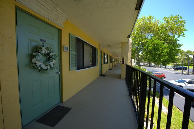1523 Meadows Circle W, Boynton Beach, FL 33436