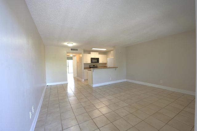 1523 Meadows Circle W, Boynton Beach, FL 33436