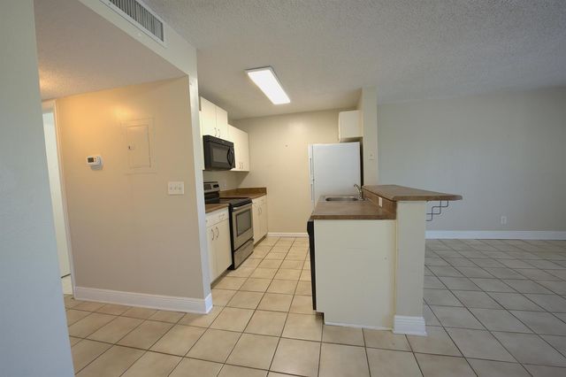1523 Meadows Circle W, Boynton Beach, FL 33436