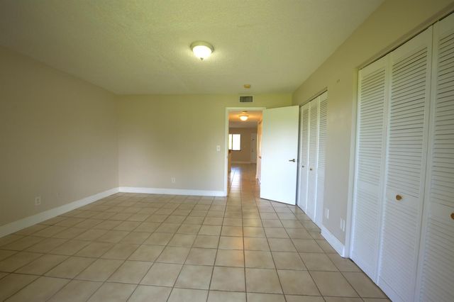 1523 Meadows Circle W, Boynton Beach, FL 33436