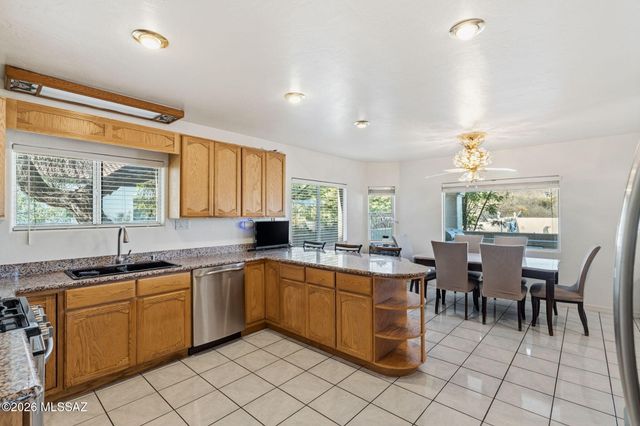 1140 S Singing Bird Court, Tucson, AZ 85745
