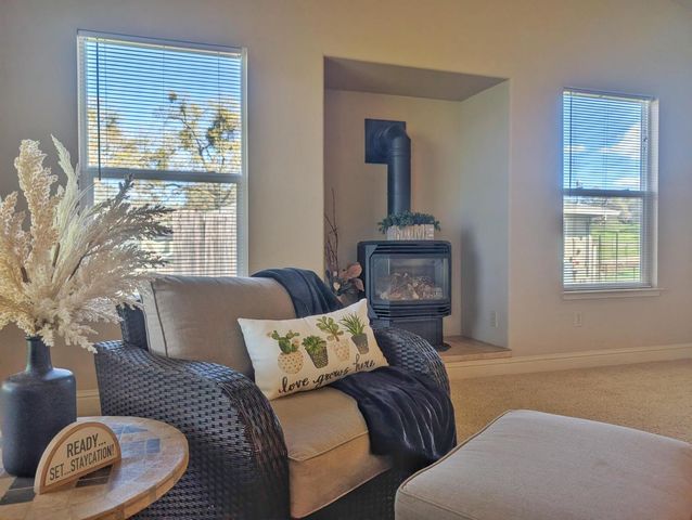 6710 Baldwin St, Valley Springs, CA 95252