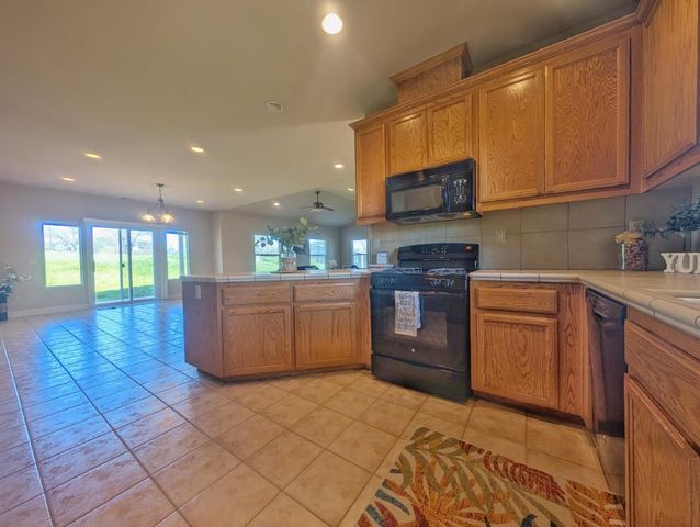 6710 Baldwin St, Valley Springs, CA 95252