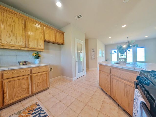 6710 Baldwin St, Valley Springs, CA 95252