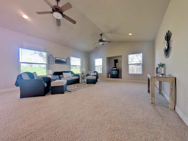 6710 Baldwin St, Valley Springs, CA 95252