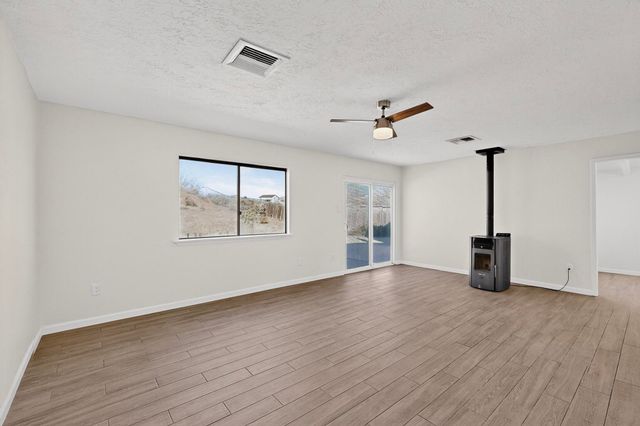 1195 Bali Road SE, Rio Rancho, NM 87124