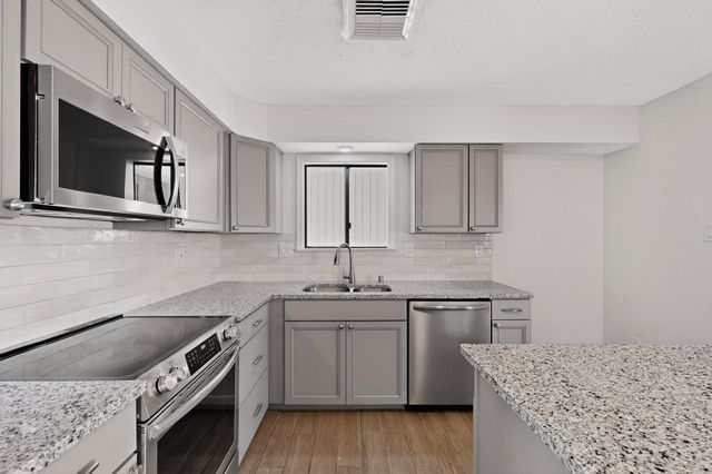 1195 Bali Road SE, Rio Rancho, NM 87124