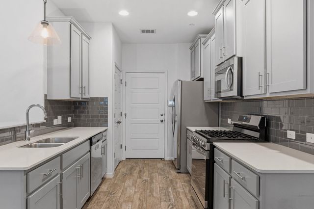 11807 Frenchie LN 1404, Austin, TX 78748