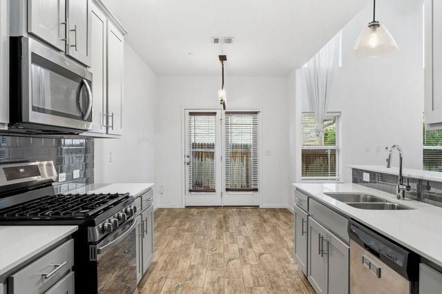 11807 Frenchie LN 1404, Austin, TX 78748