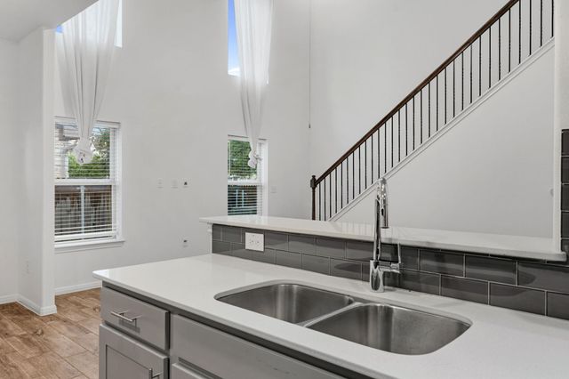 11807 Frenchie LN 1404, Austin, TX 78748