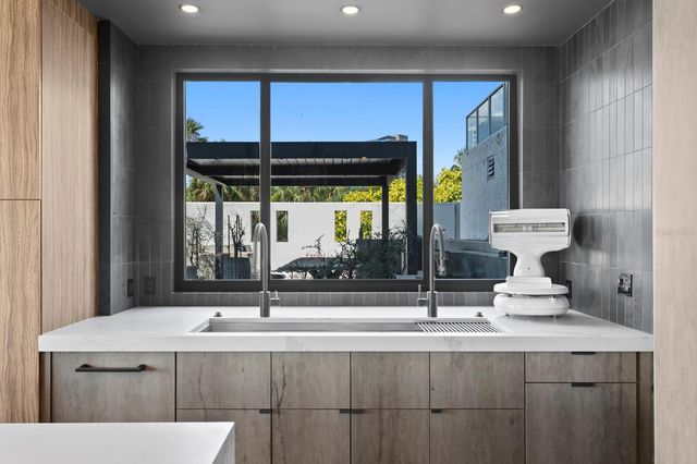 2619 BAYSHORE BOULEVARD 200, Tampa, FL 33629