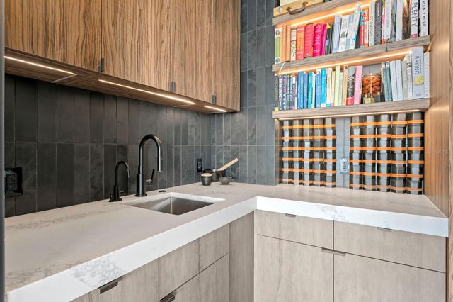 2619 BAYSHORE BOULEVARD 200, Tampa, FL 33629