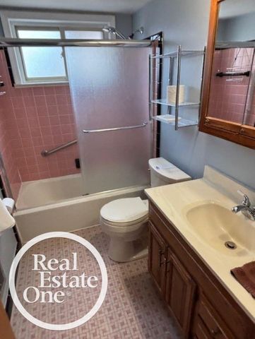 22943 Masonic Boulevard, St Clair Shores, MI 48082