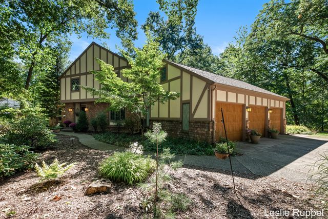 1700 Mont Rue Drive Se, Cascade Twp, MI 49546