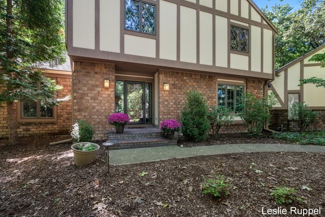 1700 Mont Rue Drive Se, Cascade Twp, MI 49546