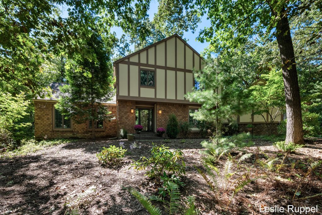 1700 Mont Rue Drive Se, Cascade Twp, MI 49546