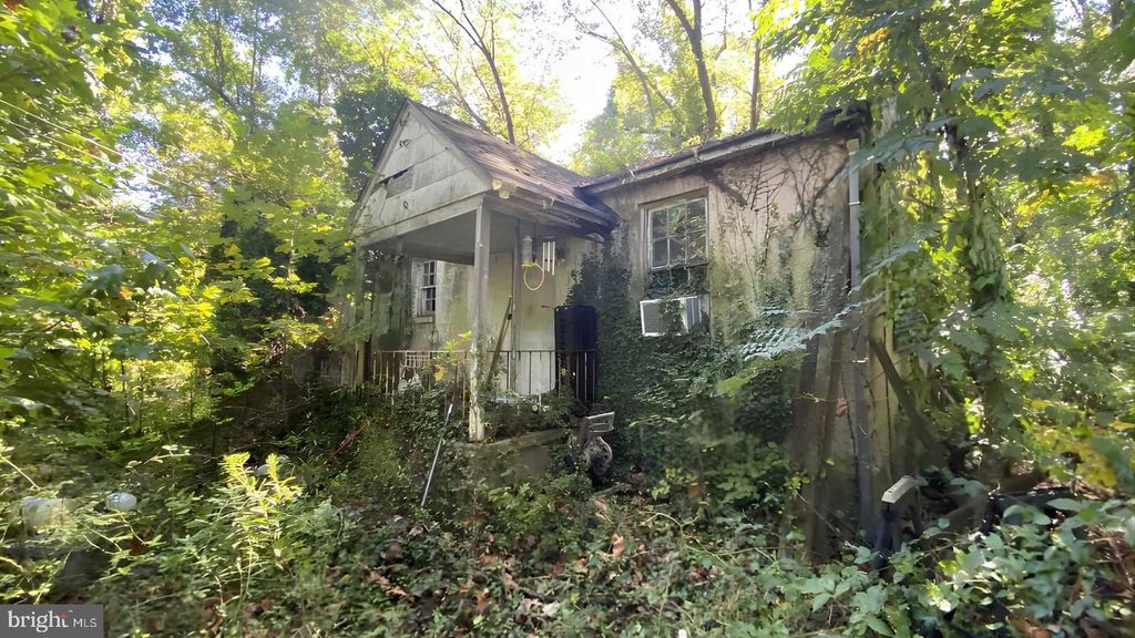 Image 1 of property listing at 8019 DOWELL LN, Kingsville, MD 21087