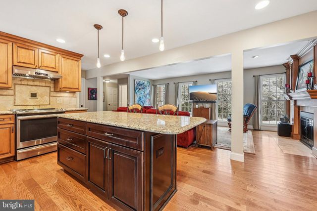 11713 AYRESHIRE RD, Oakton, VA 22124