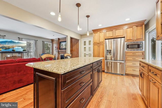 11713 AYRESHIRE RD, Oakton, VA 22124