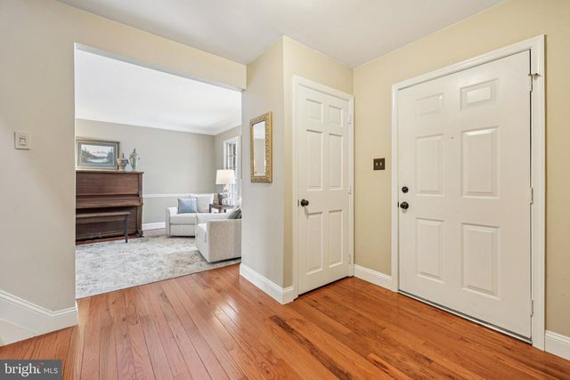 11713 AYRESHIRE RD, Oakton, VA 22124