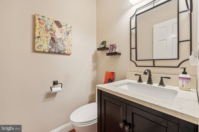 11713 AYRESHIRE RD, Oakton, VA 22124