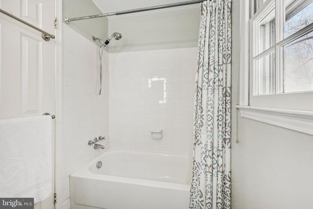 11713 AYRESHIRE RD, Oakton, VA 22124