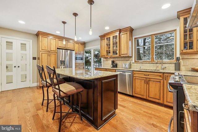 11713 AYRESHIRE RD, Oakton, VA 22124