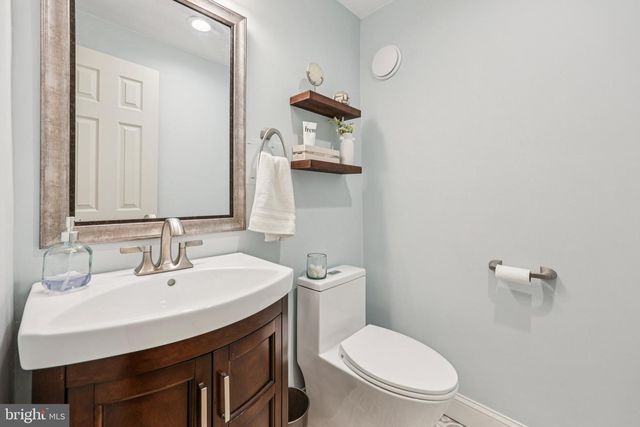 11713 AYRESHIRE RD, Oakton, VA 22124