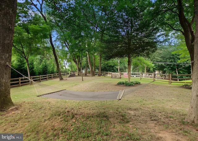 11713 AYRESHIRE RD, Oakton, VA 22124